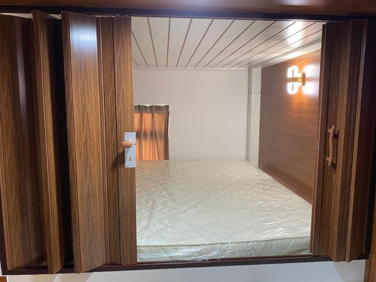 Yoi Pod Hostel - Deira Дубай Екстериор снимка