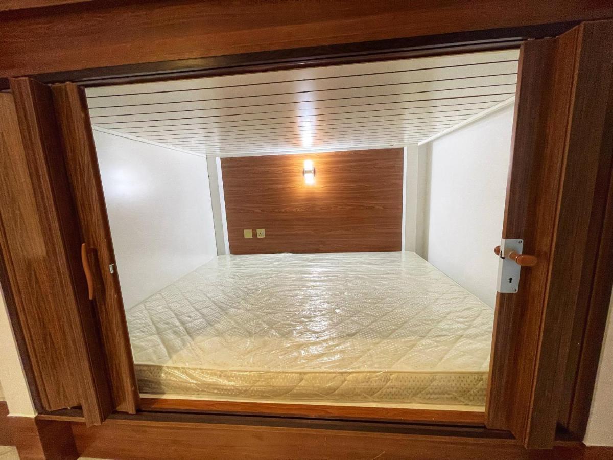Yoi Pod Hostel - Deira Дубай Екстериор снимка