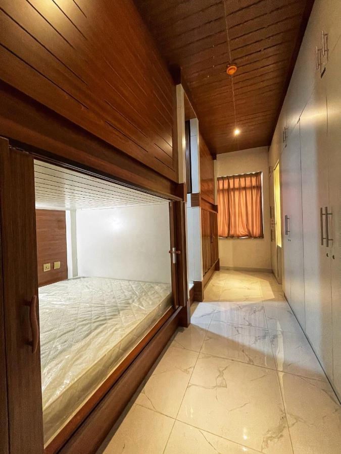 Yoi Pod Hostel - Deira Дубай Екстериор снимка