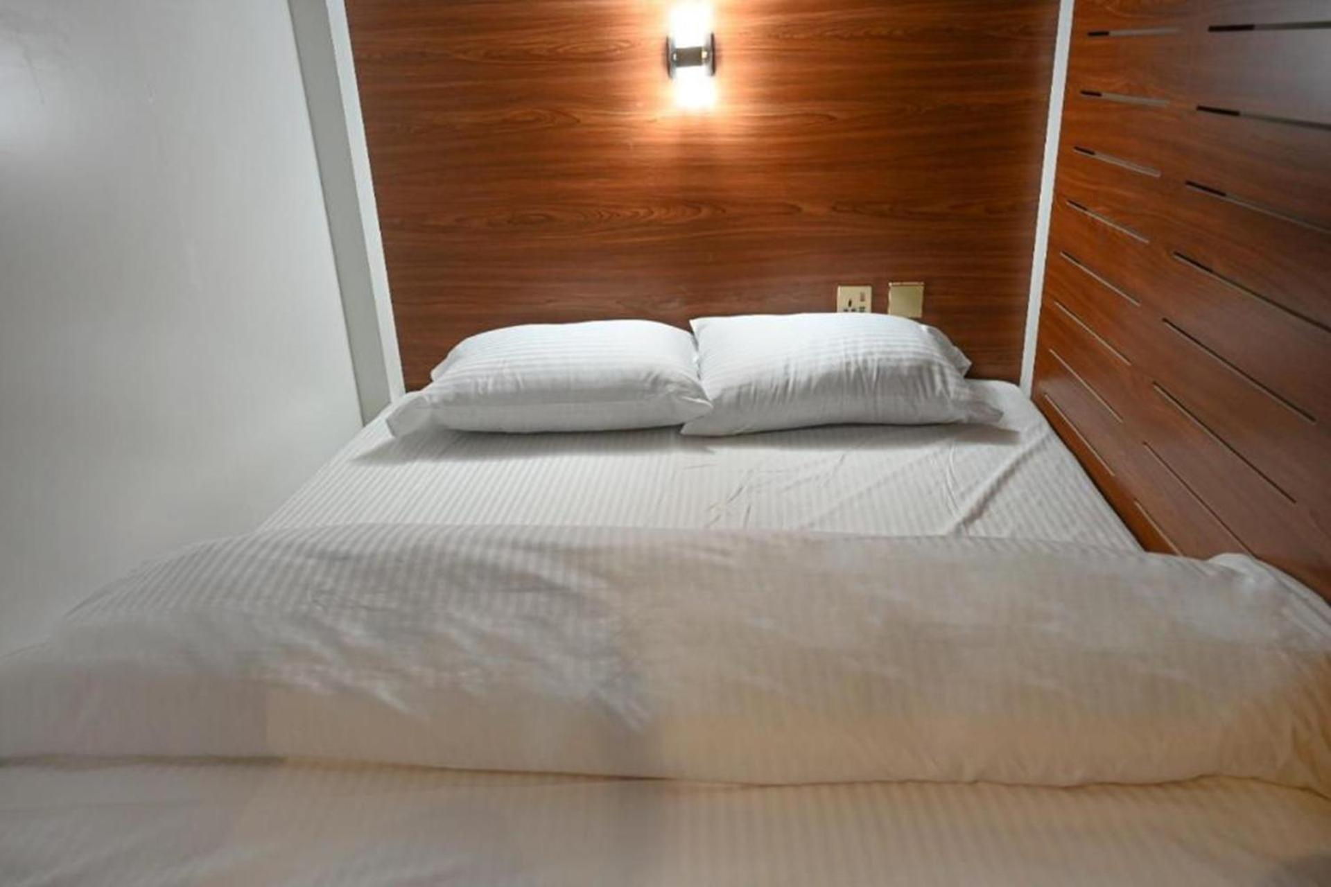 Yoi Pod Hostel - Deira Дубай Екстериор снимка
