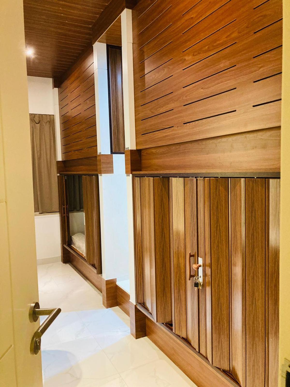 Yoi Pod Hostel - Deira Дубай Екстериор снимка